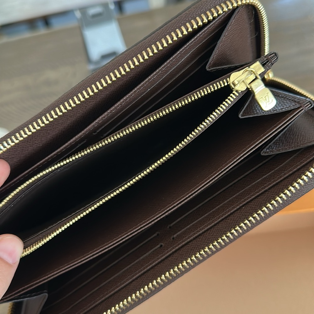 COPY - Louis Vuitton Damier Ebene Zippy Wallet, like new! - Picture 8 of 9